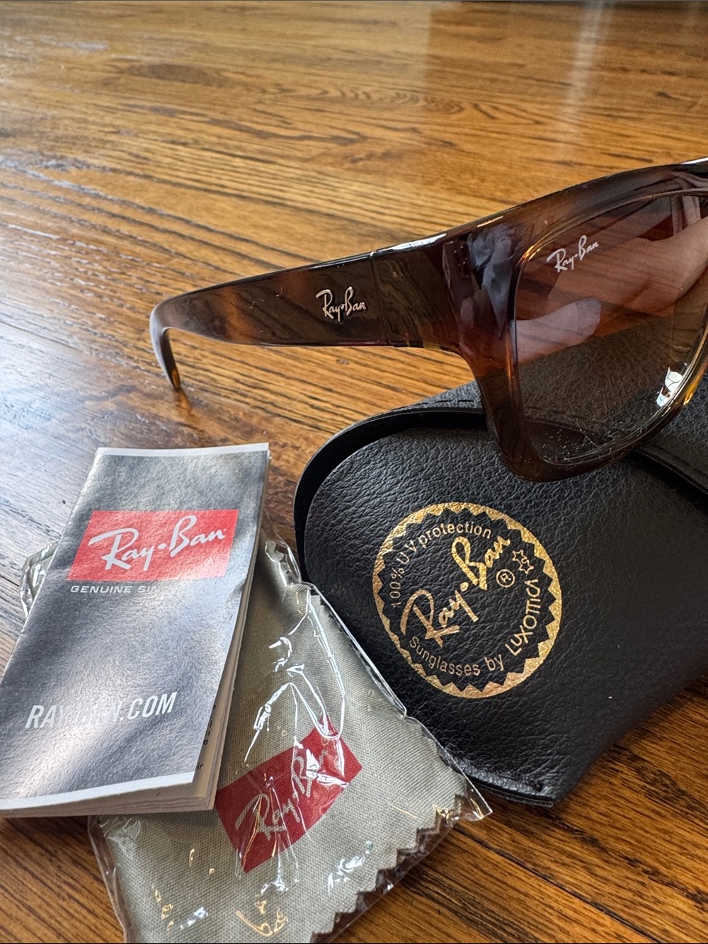 Like New Ray-Ban Brown Tortoiseshell Wayfarer Sunglasses - Picture 9 of 11
